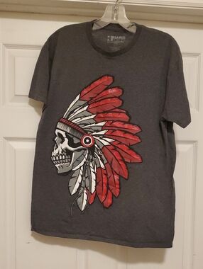 Charcoal Short-Sleeve Graphic Tee with Red Feather Skull - Men
